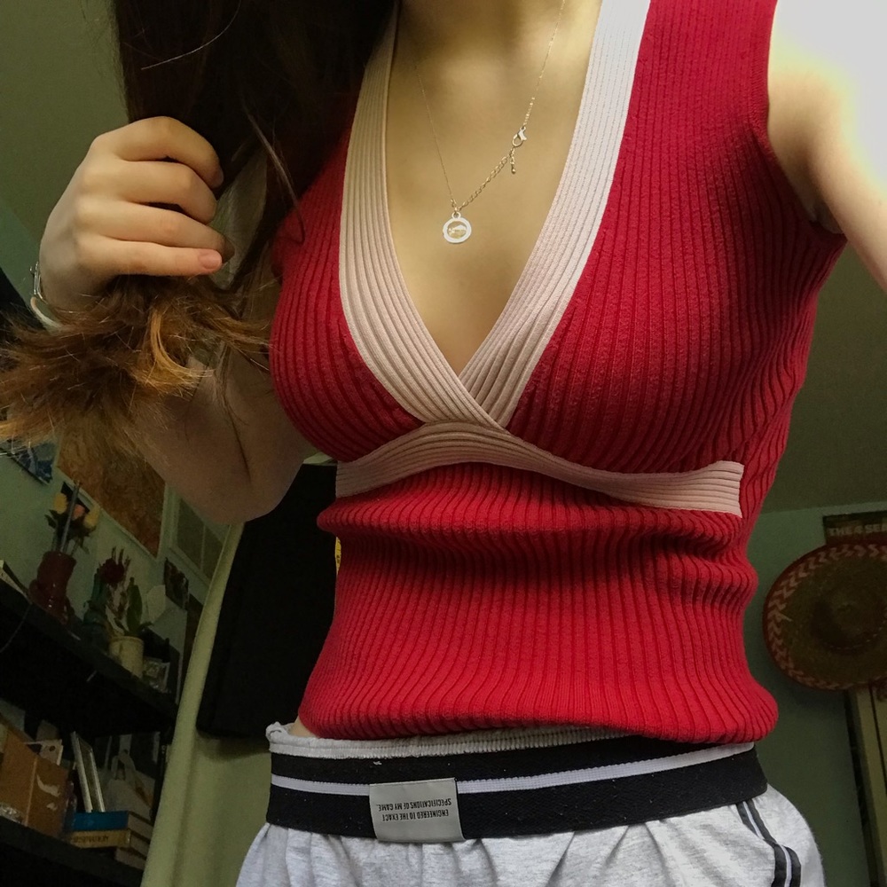 red and pink 90s/y2k v neck crop tank top